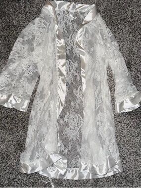 White Lace Satin-Trim Robe - Elegant Women's Intimates